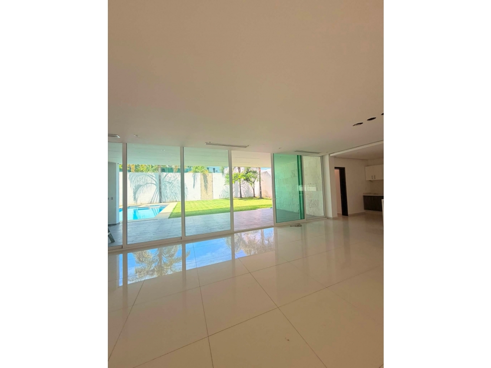 RESIDENCIA EN RENTA ANUAL SIN MUEBLES - 2