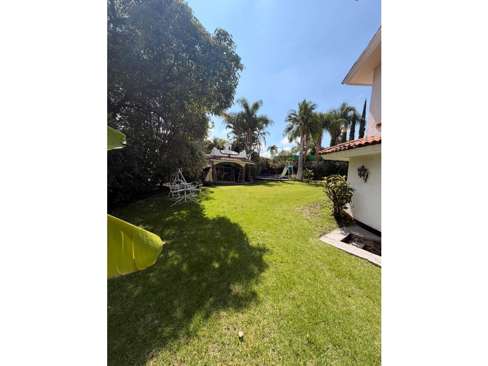 CASA EN VENTA CON GRAN JARDIN — foto 2