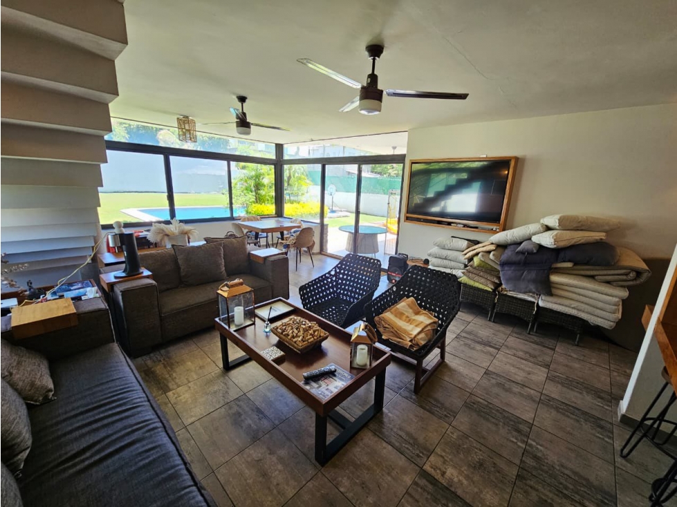 CASA EN VENTA CON GRAN JARDIN - 4