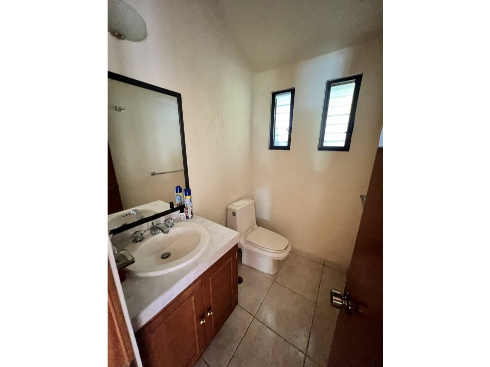 CASA EN VENTA CON GRAN JARDIN - 4