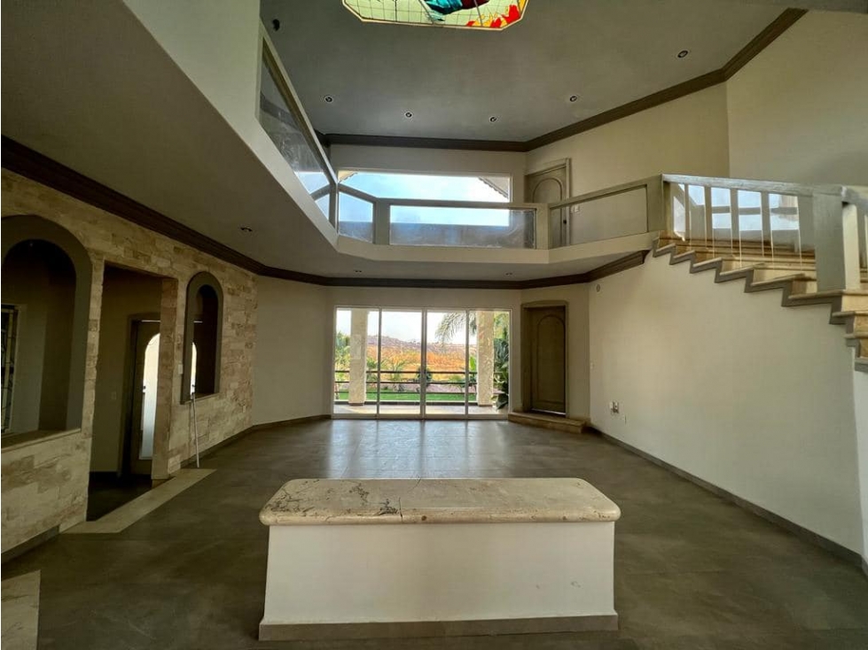 CASA CON AMPLIO JADIN EN LOMAS DE COCOYOC - 4