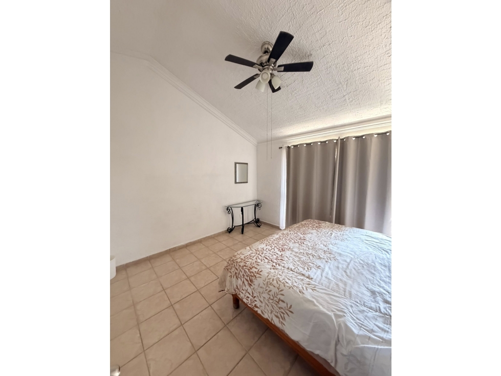 CASA EN RENTA ANUAL CON GRAN JARDIN — foto 4