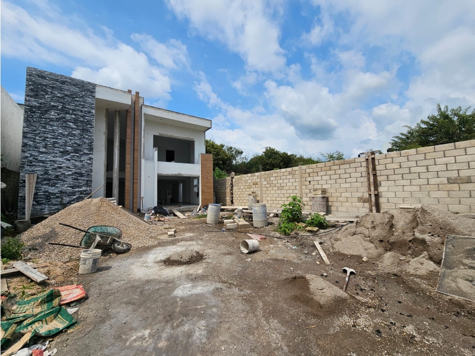 CASA NUEVA CON ALBERCA DE 8X4 - 6