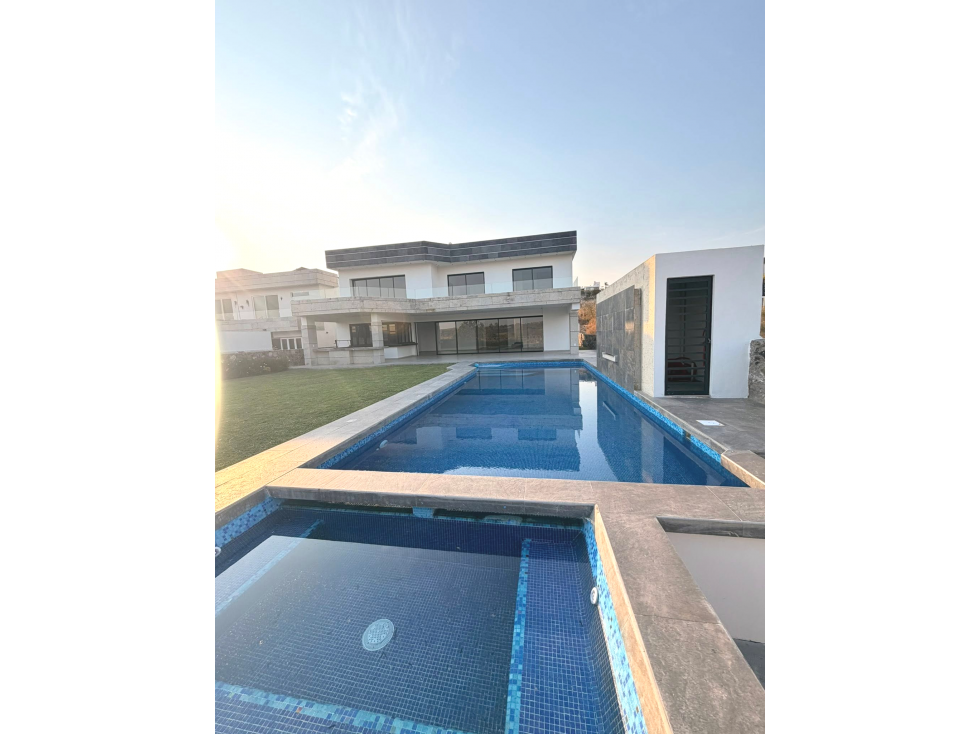 MAGNFICA RESIDENCIA