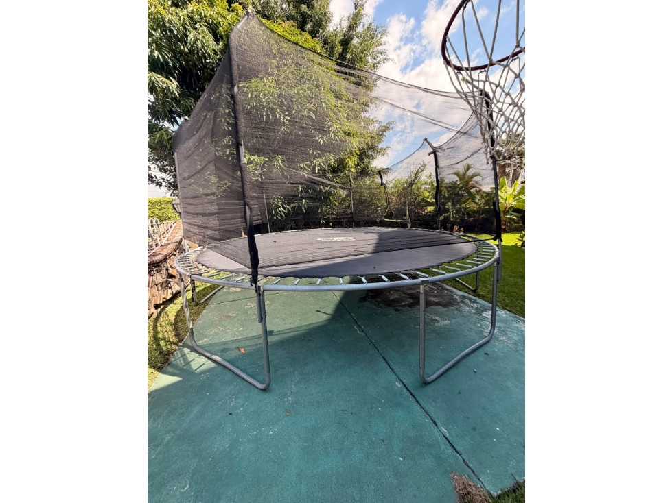 CASA EN VENTA CON GRAN JARDIN — foto 4