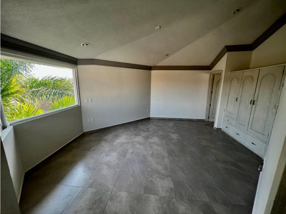 CASA CON AMPLIO JADIN EN LOMAS DE COCOYOC - 5
