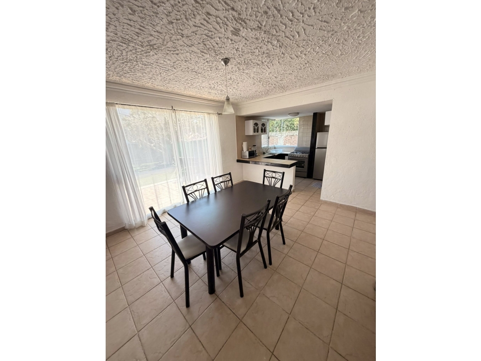 CASA EN RENTA ANUAL CON GRAN JARDIN — foto 5