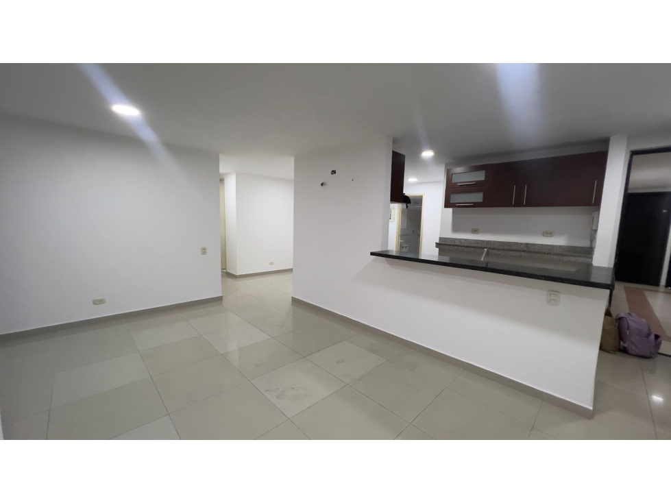 SE ARRIENDA APARTAMENTO DE OPORTUNIDAD EN MIRAMAR — foto 2