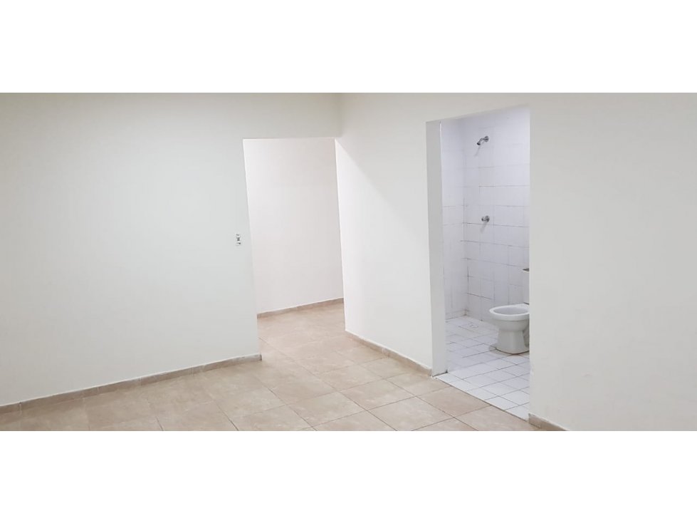 SE VENDE CASA COMERCIAL AMPLIA - BARRIO RECREO - 1