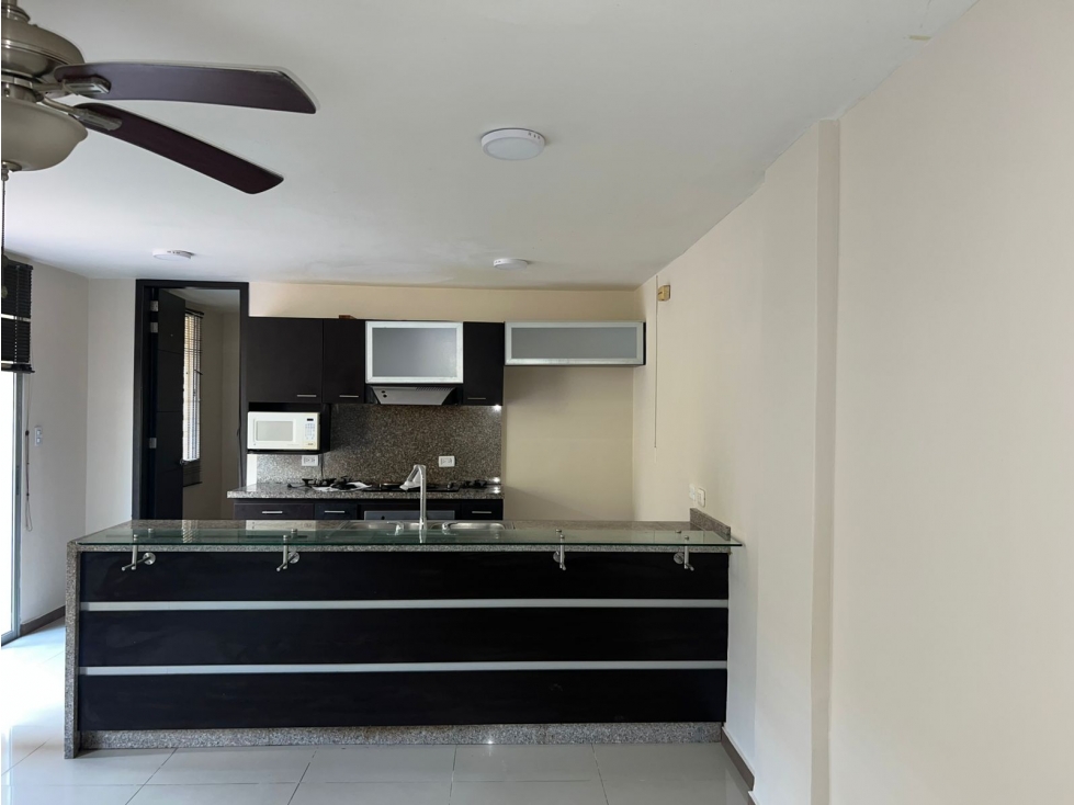 SE VENDE AMPLIO APARTAMENTO EN PRIMER PISO