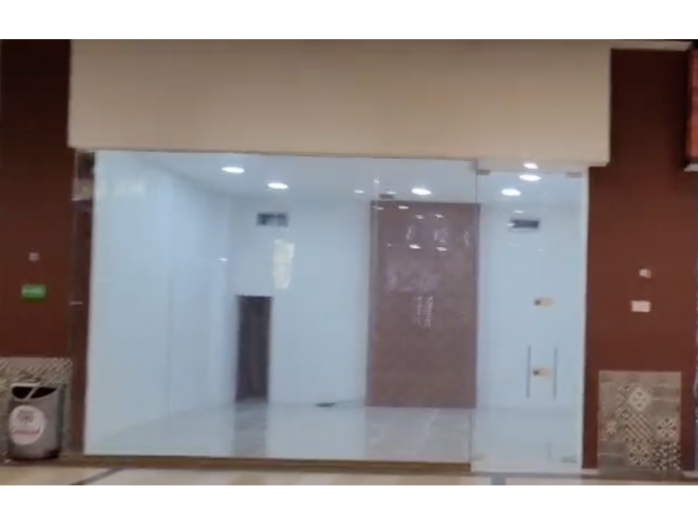 SE VENDE O ARRIENDA HERMOSO LOCAL EN CENTRO COMERCIAL CARNAVAL - 1