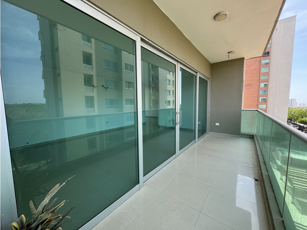 SE ARRIENDA HERMOSO APARTAMENTO MUY CERCA A MALL PLAZA — foto 2