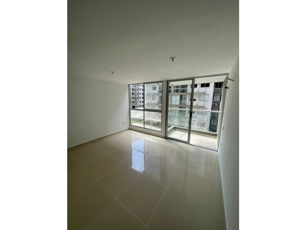 SE ARRIENDA APARTAMENTO EN MIRAMAR