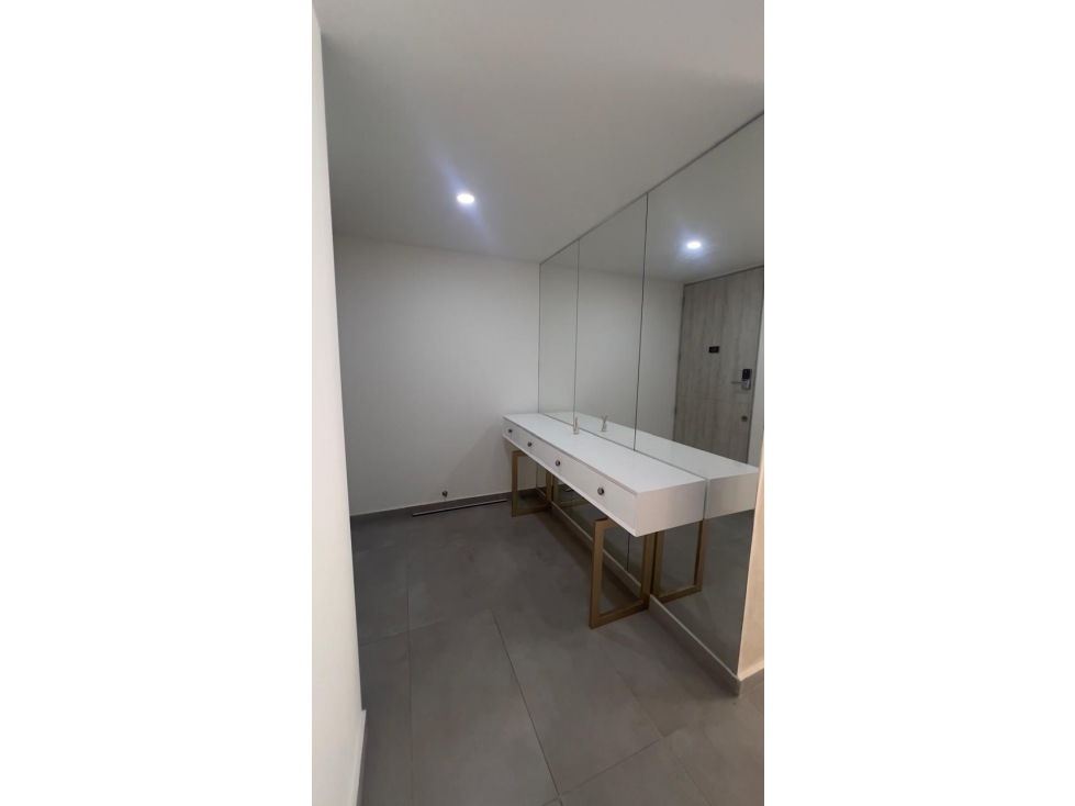 SE ARRIENDA APARTAMENTO DUPLEX EN EL BARRIO EL GOLF