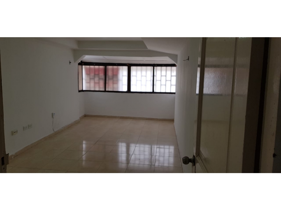 SE VENDE CASA COMERCIAL AMPLIA - BARRIO RECREO - 2