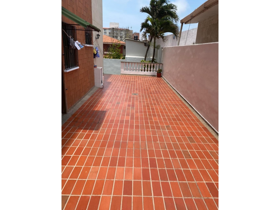 SE VENDE AMPLIO APARTAMENTO AL NORTE LA CON EXCELENTE UBICACIÓN — foto 3