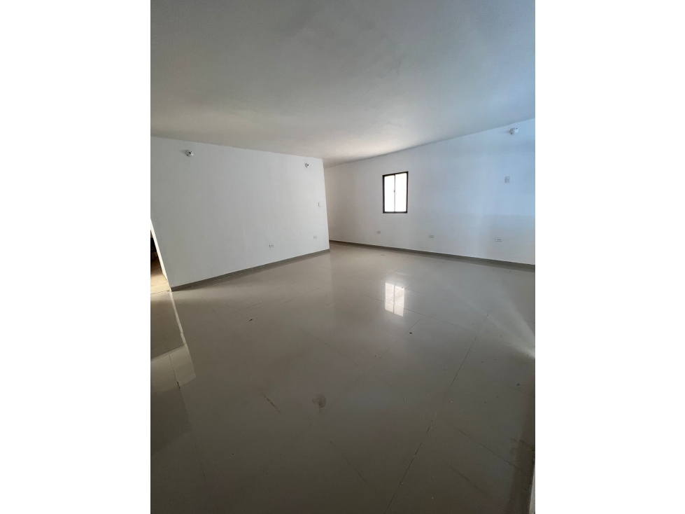 SE ARRIENDA CASA COMERCIAL