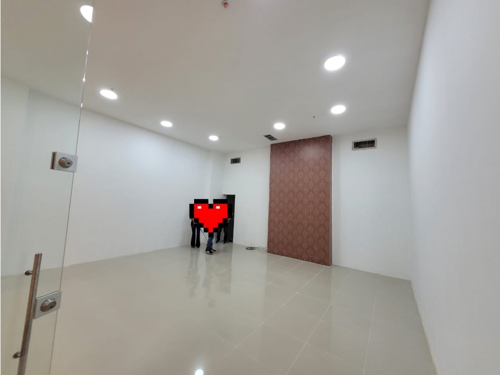 SE VENDE O ARRIENDA HERMOSO LOCAL EN CENTRO COMERCIAL CARNAVAL - 2