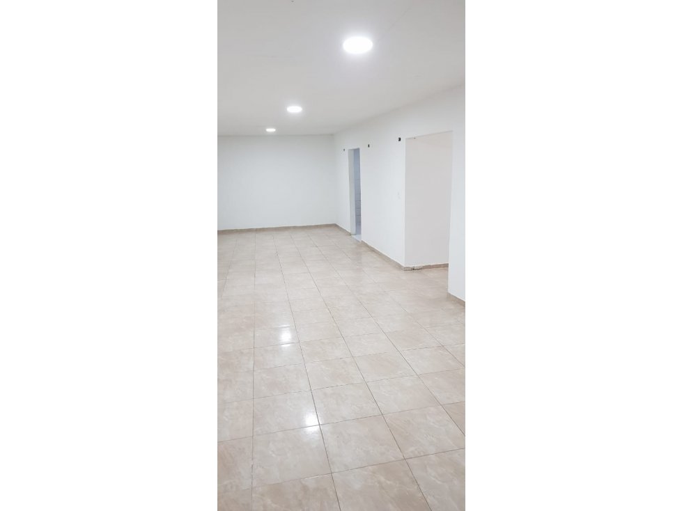 SE VENDE CASA COMERCIAL AMPLIA - BARRIO RECREO - 3