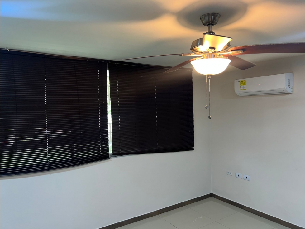 SE VENDE AMPLIO APARTAMENTO EN PRIMER PISO — foto 3