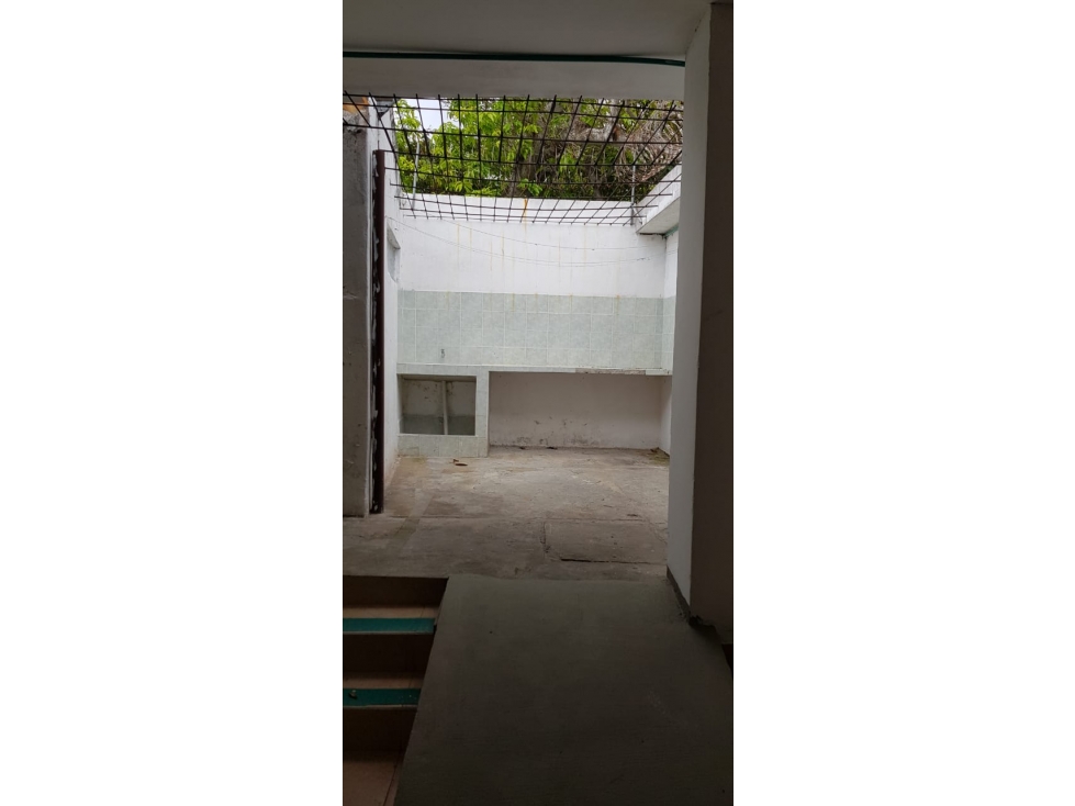 SE VENDE CASA COMERCIAL AMPLIA - BARRIO RECREO - 4