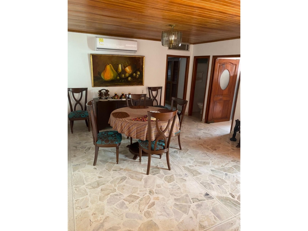 SE VENDE AMPLIO APARTAMENTO AL NORTE LA CON EXCELENTE UBICACIÓN