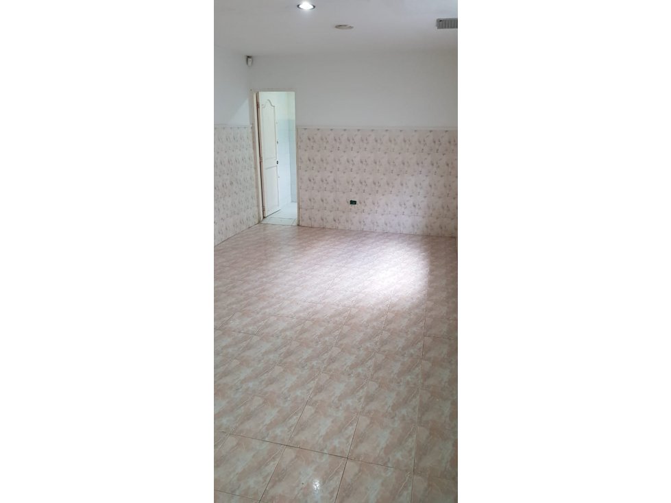 SE VENDE CASA COMERCIAL AMPLIA - BARRIO RECREO - 5