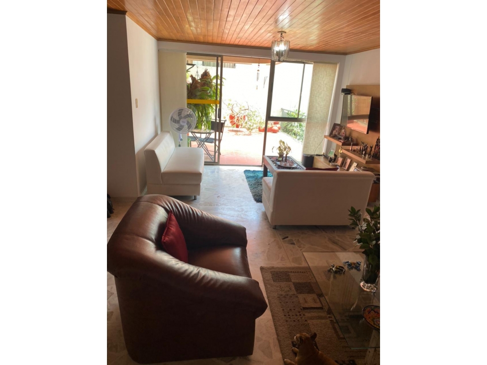 SE VENDE AMPLIO APARTAMENTO AL NORTE LA CON EXCELENTE UBICACIÓN — foto 2