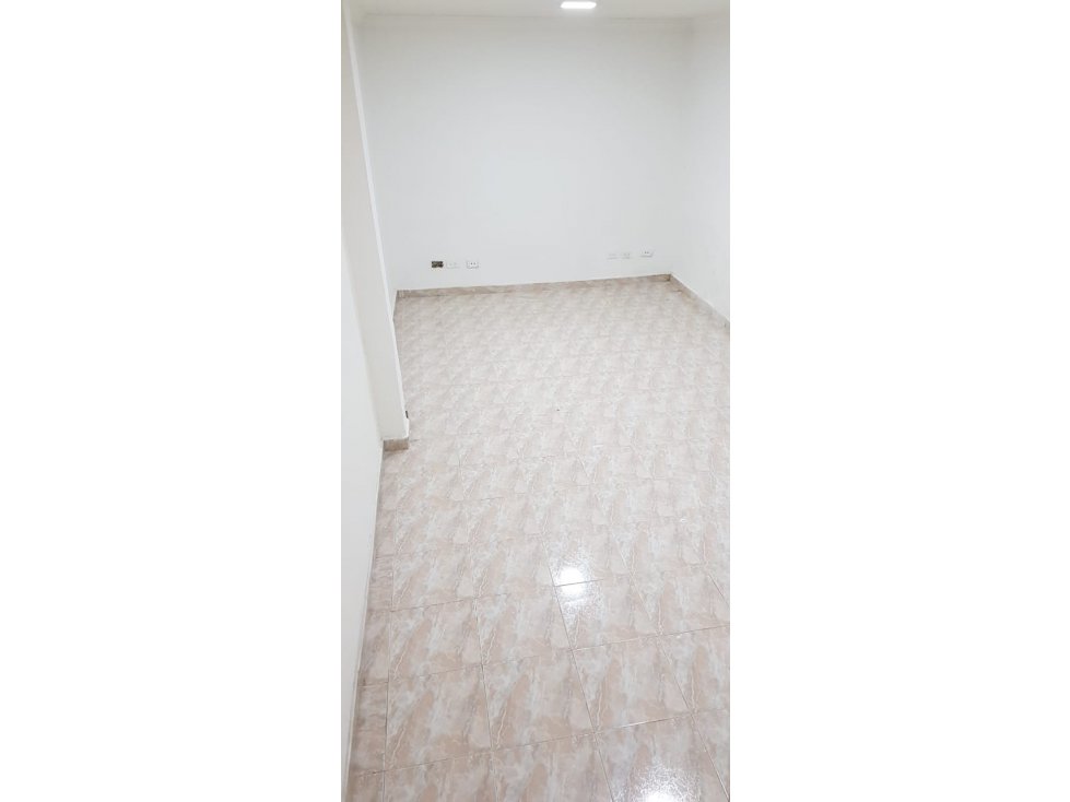 SE VENDE CASA COMERCIAL AMPLIA - BARRIO RECREO - 6