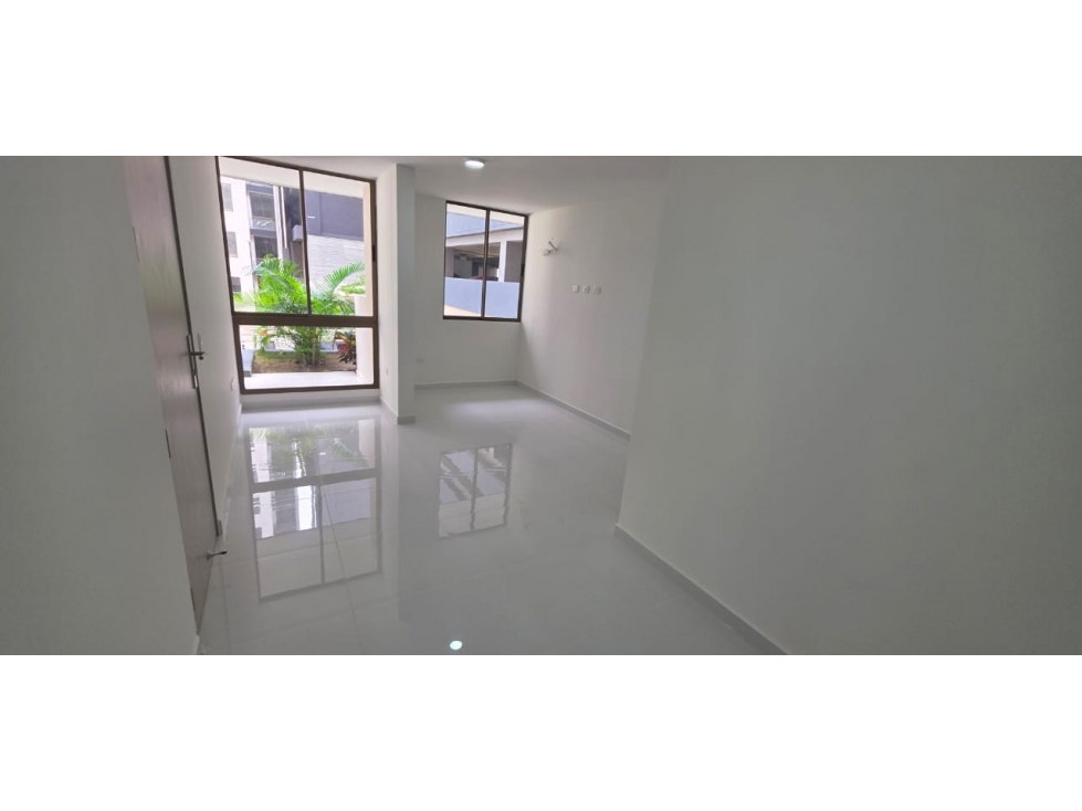 SE VENDE ESPECTACULAR APARTAMENTO EN PRIMER PISO RIO ALTO