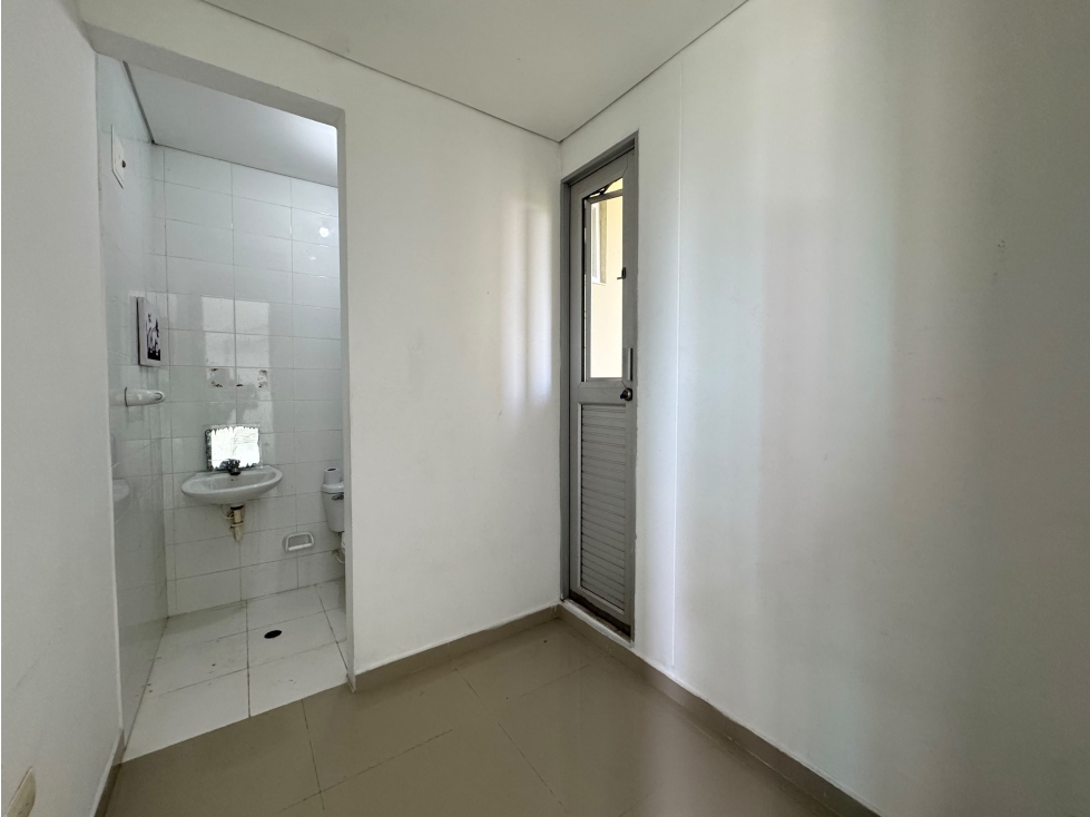 SE ARRIENDA HERMOSO APARTAMENTO MUY CERCA A MALL PLAZA — foto 6