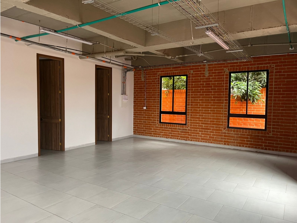 SE ARRIENDA MODERNO LOCAL EN ZONA COMERCIAL — foto 4