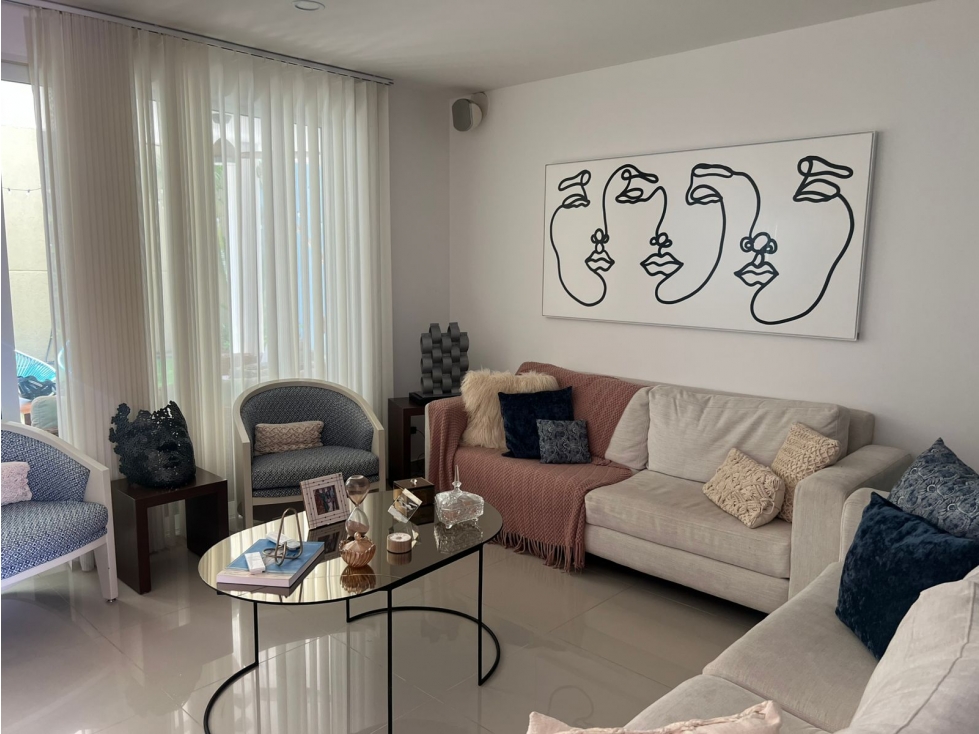 SE VENDE HERMOSA CASA EN EXCLUSIVO CONJUNTO