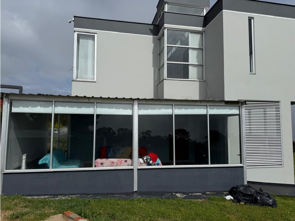 VENTA CASA CAMPESTRE, MODERNA EN YERBABUENA -SOPO