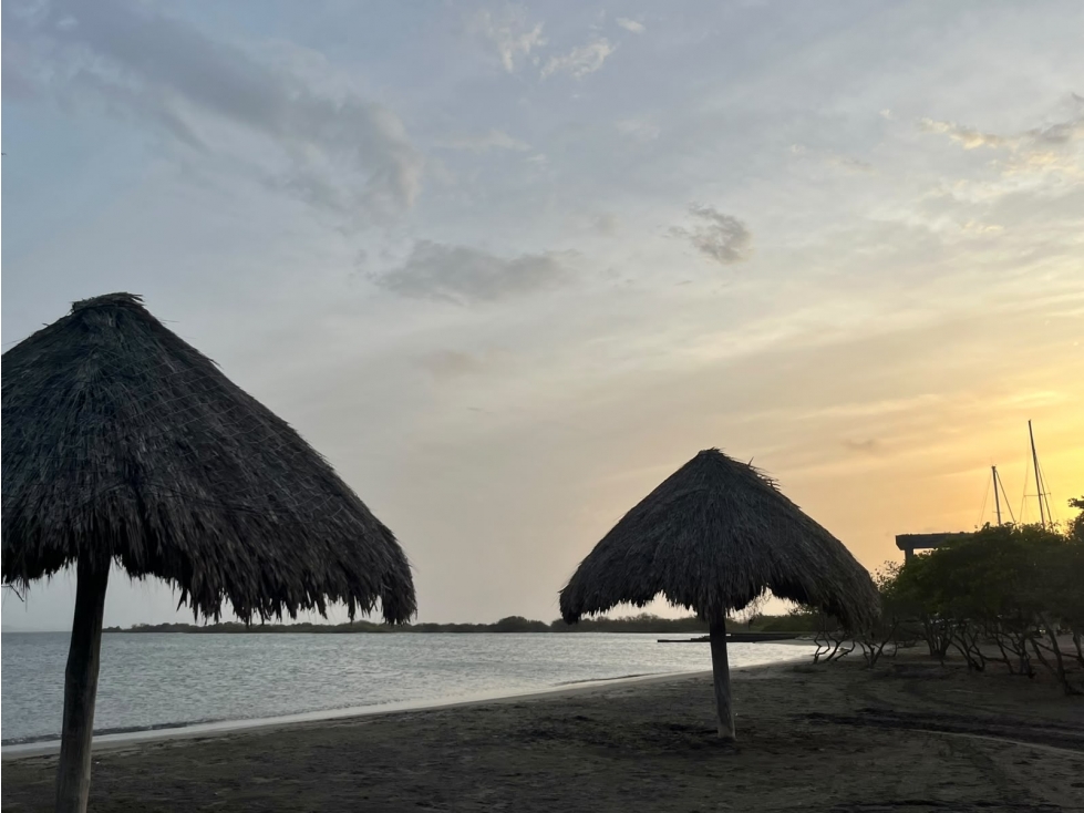 CASA FLOTANTE EN CONJUNTO CERRADO EN PUERTO VELERO — foto 2