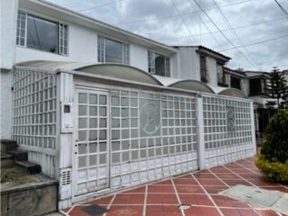 CASA FRENTE EMBAJADA EE UU IDEAL PROYECTO DE APARTAESTUDIO