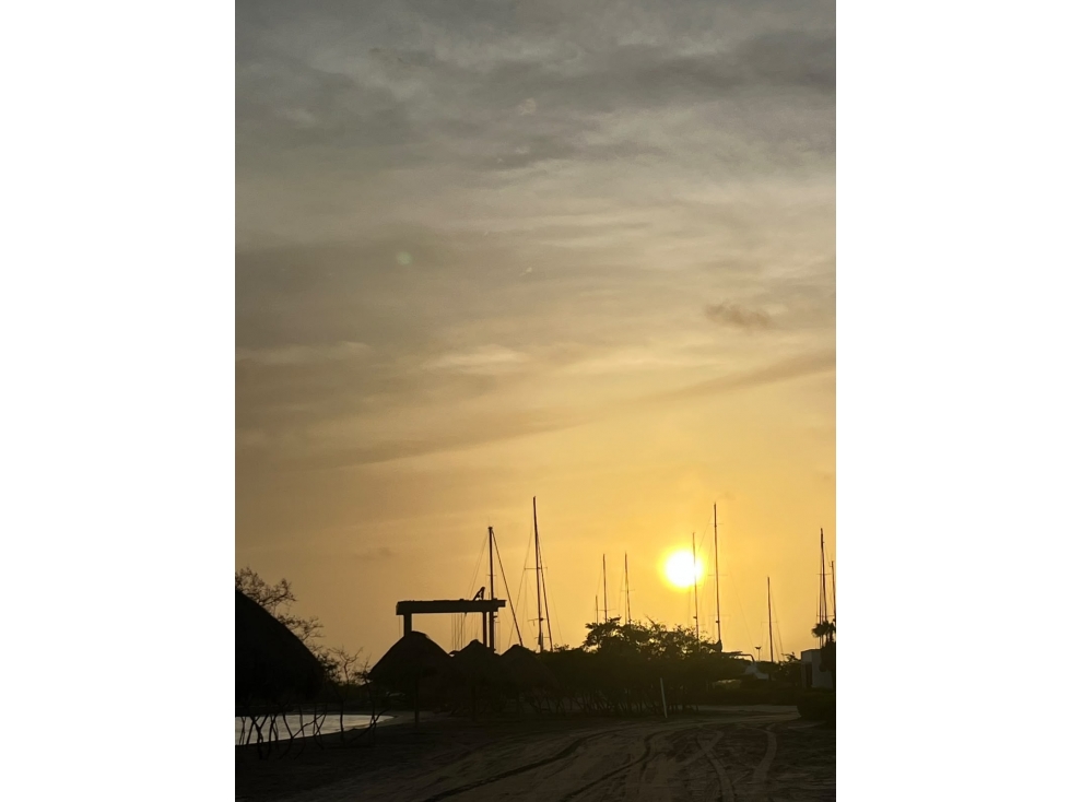 CASA FLOTANTE EN CONJUNTO CERRADO EN PUERTO VELERO — foto 3