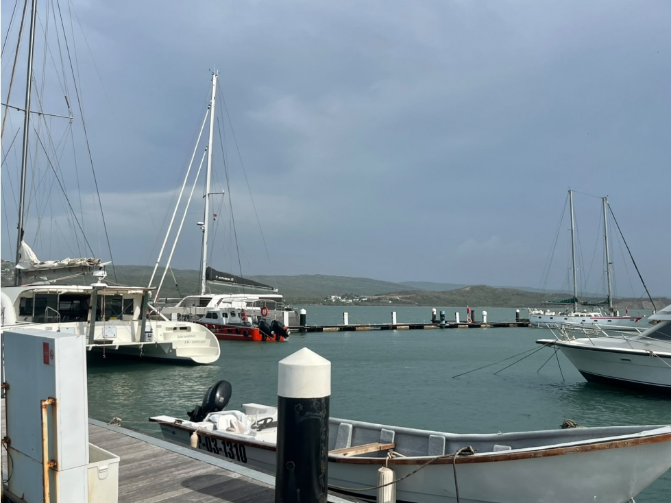 CASA FLOTANTE EN CONJUNTO CERRADO EN PUERTO VELERO — foto 4