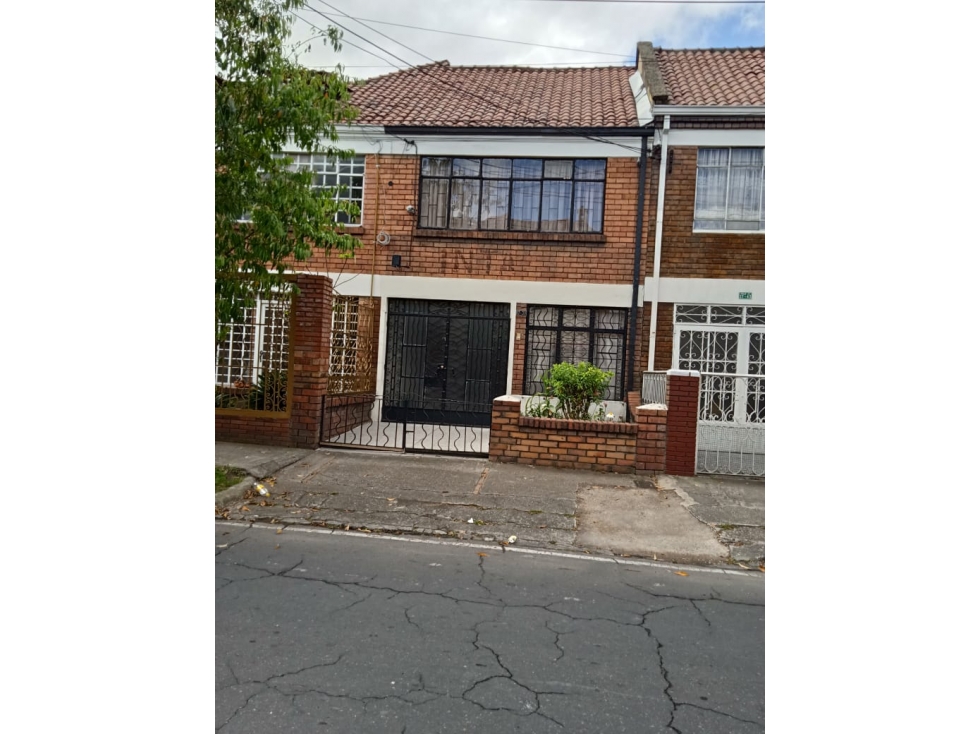 VENDO CASA USO COMERCIAL O VIVIENDA CHAPINERO FACILIDADES EN EL PAGO