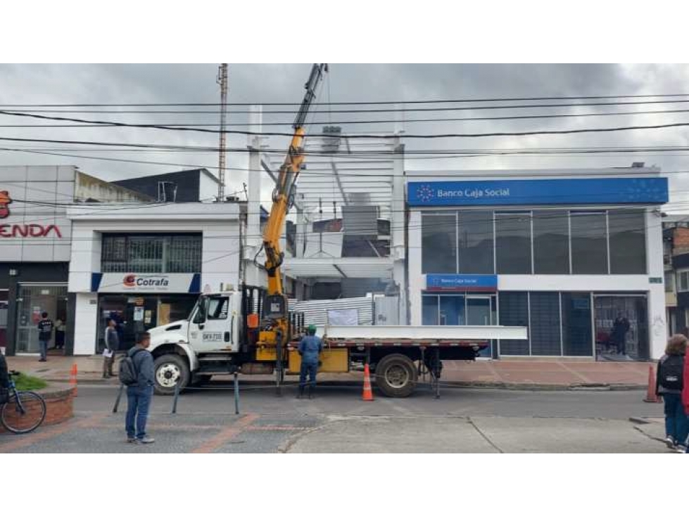 ARRIENDO LOCAL COMERCIAL (todo destino) KENNEDY CENTRAL