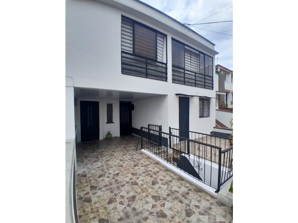 SE VENDE CASA AMPLIA CON RENTAS EN COLSEGUROS ALTA SUIZA, MANIZALES.