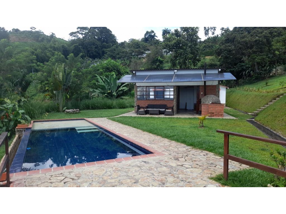 SE VENDE LOTE CON CASA EN LA VEREDA LA CABAÑA, MANIZALES.