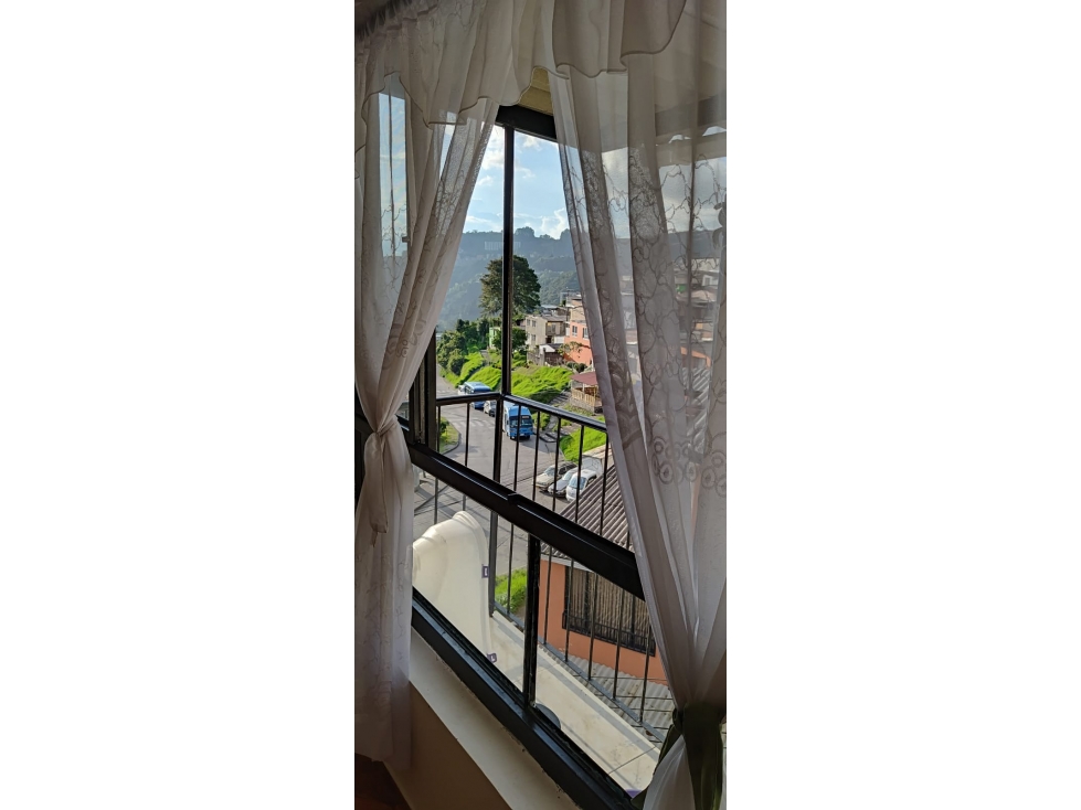SE VENDE CASA CON RENTA EN EL BARRIO LAS COLINAS, MANIZALES. — foto 4