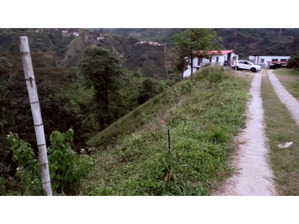 SE VENDE HERMOSO LOTE EN EL SECTOR DE SAN PEREGRINO. — foto 2