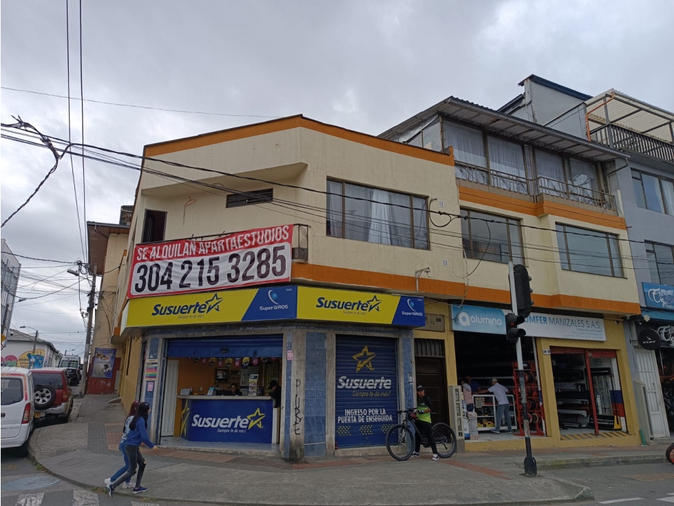 SE VENDE CASA EN LA AV. DEL CENTRO, MANIZALES.
