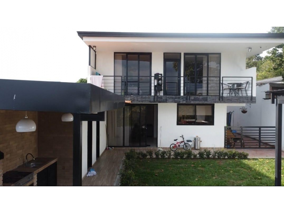SE VENDE HERMOSA CASA CAMPESTRE SECTOR ARENILLO, MANIZALES.