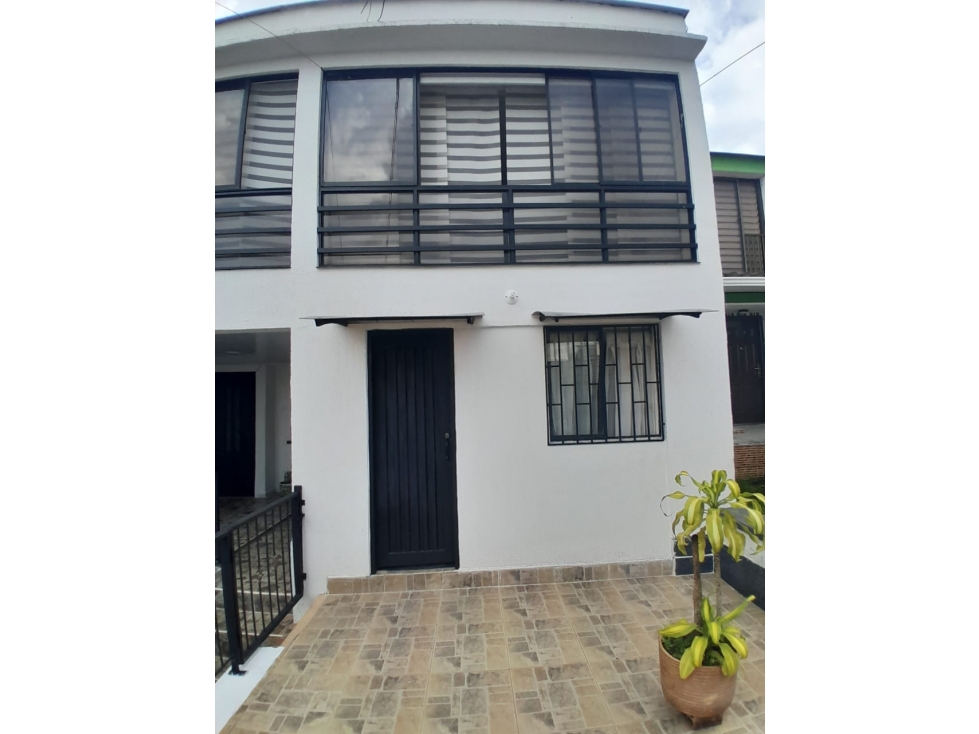 SE VENDE CASA AMPLIA CON RENTAS EN COLSEGUROS ALTA SUIZA, MANIZALES. — foto 2