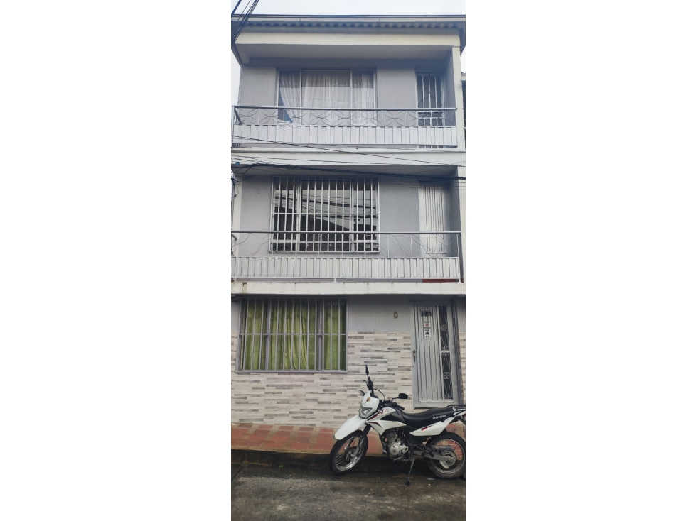 SE VENDE CASA CON RENTA EN SAN CAYETANO, MANIZALES.