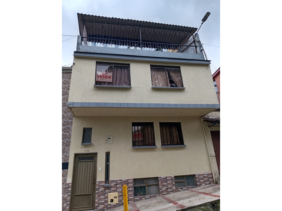 SE VENDE EXCELENTE CASA EN EL SECTOR DE CHIPRE, MANIZALES.