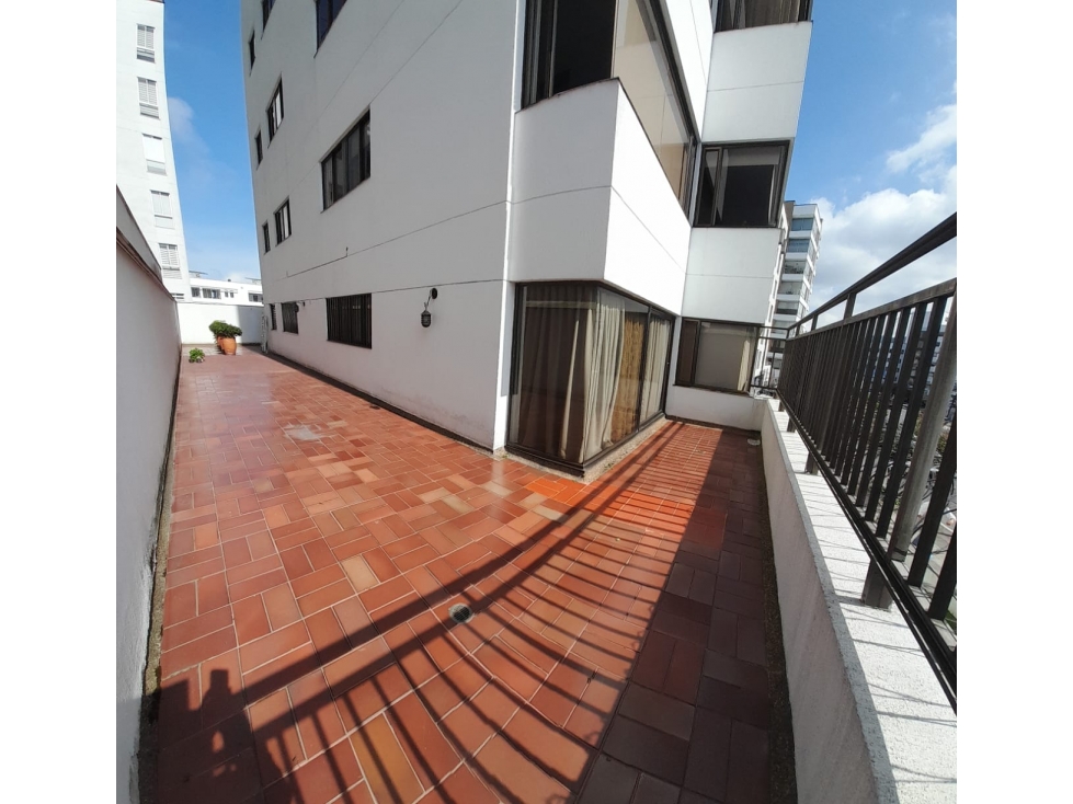 SE VENDE EXCELENTE APARTAMENTO EN LAS CAMELIAS, MANIZALES. — foto 2